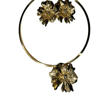 CONJUNTO FOLHEADO ARO FLOR LISA COM CRISTAL DOURADO