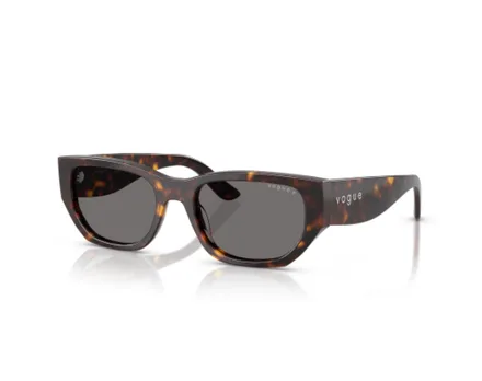 Vogue Lente 53