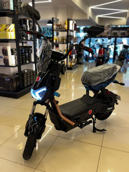 Moto X16 Max