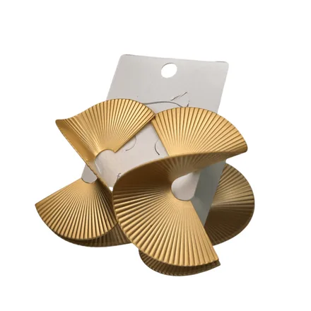 BRINCO FOLHEADO ESFERAS TORCIDO RISCADO DOURADO